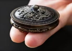 'Good Fortune' Small Coil Incense Holder