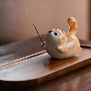 Adorable little orange cat ceramic aromatherapy diffuser